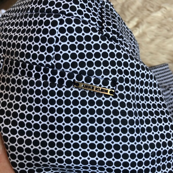 Classic Anne Klein size 10 black and white shorts - Picture 10 of 10